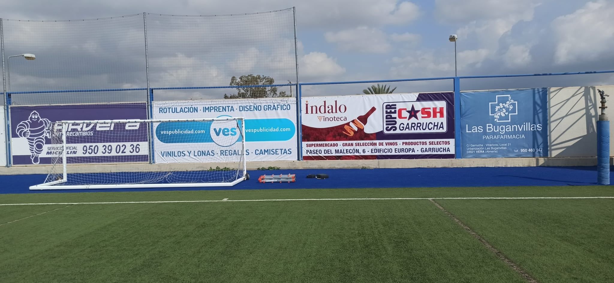 Lona publicitaria para campo de juego - 2 mts * 1 mt